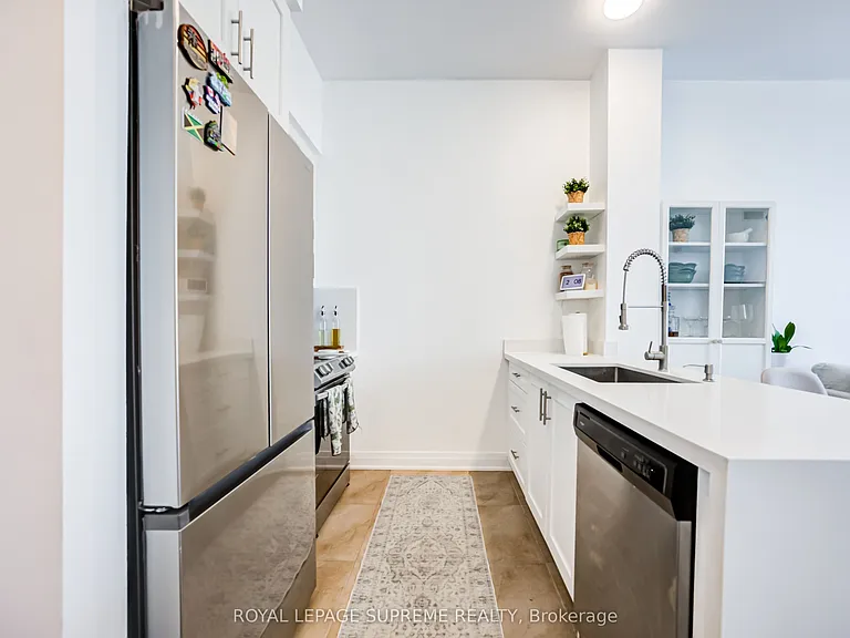 16 Concord Pl #639 — Photo 8