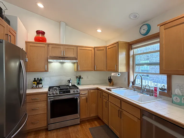 639 N Laurel St — Photo 3