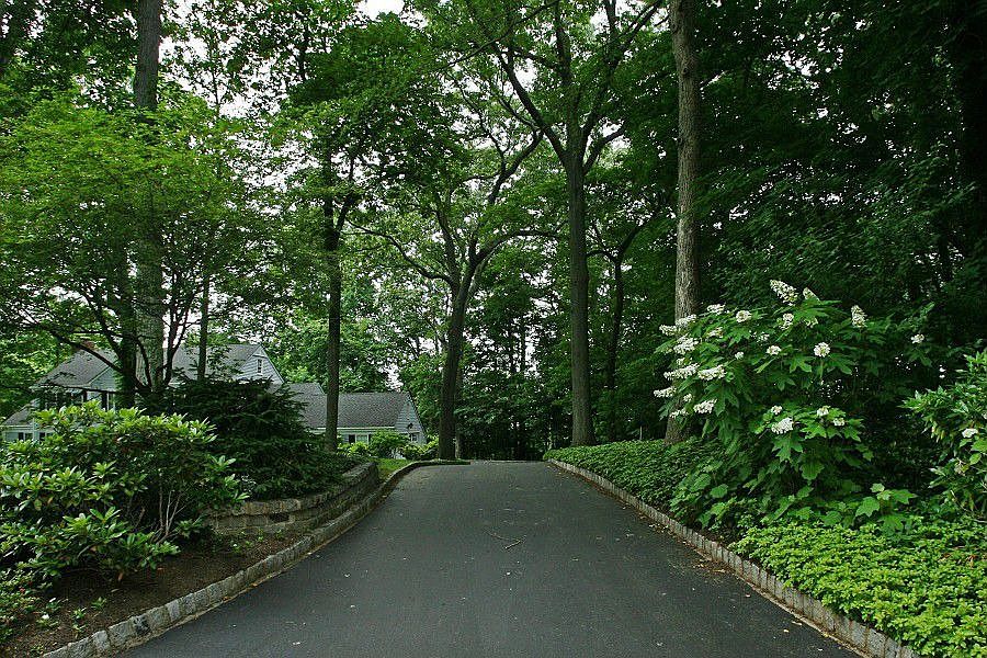 1st image of 18 Somerset Dr