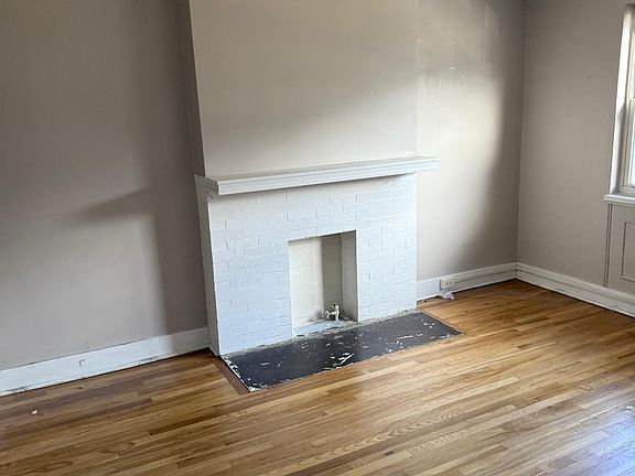 2nd image of 221 Gilliland Pl