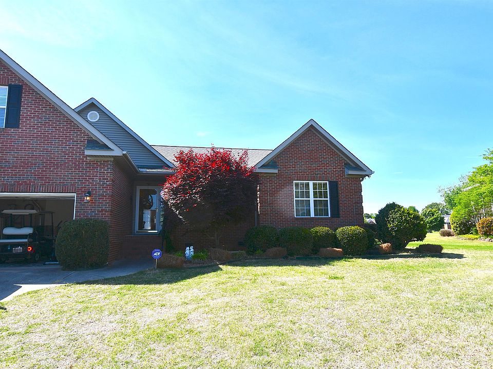 1st image of 109 Sand Trap Ln