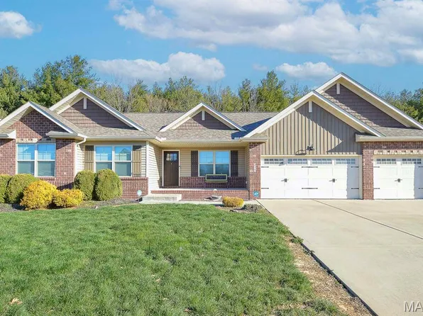 437 Briar Creek Rd, Troy, IL 62294