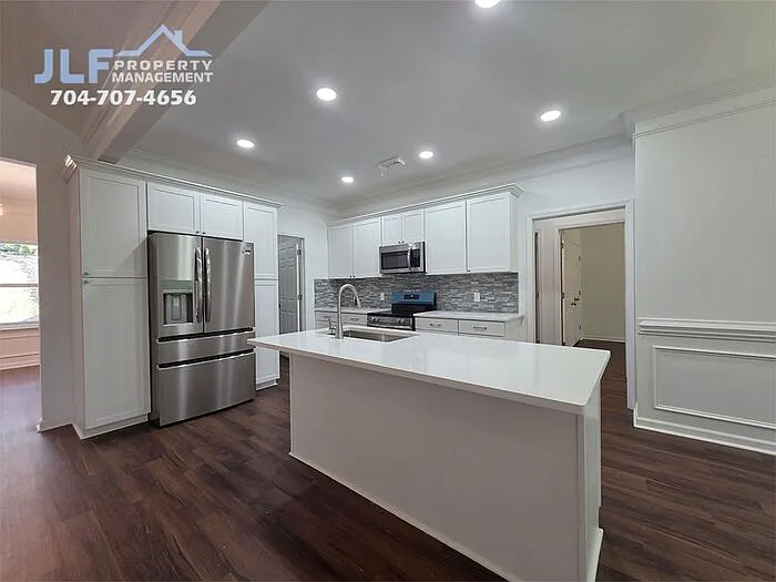 595 Foxwood Dr — Photo 6