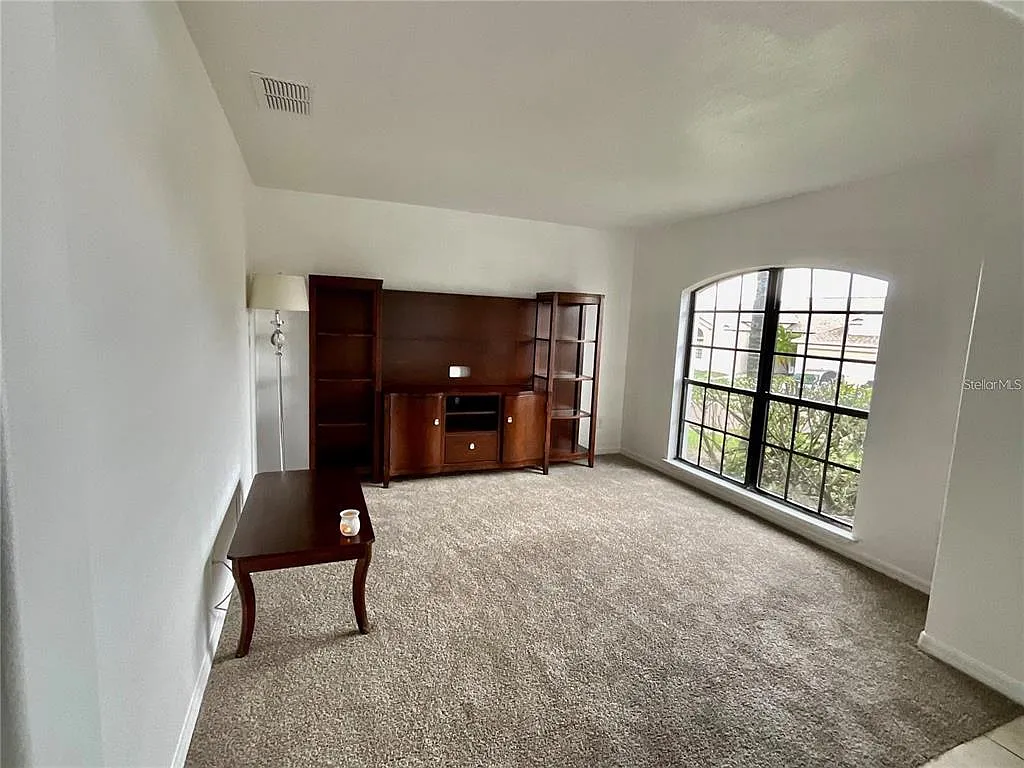 5 bed, 3.0 bath, 2677 sqft, $2,800 — Photo 3