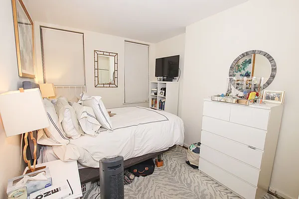 Rented by Avenues Real Estate | media 8