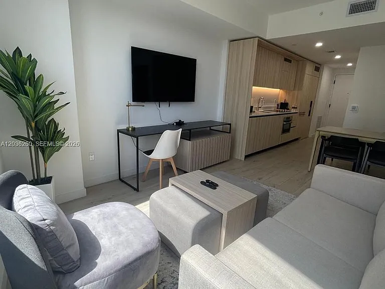 225 N Miami Ave #805 — Photo 8