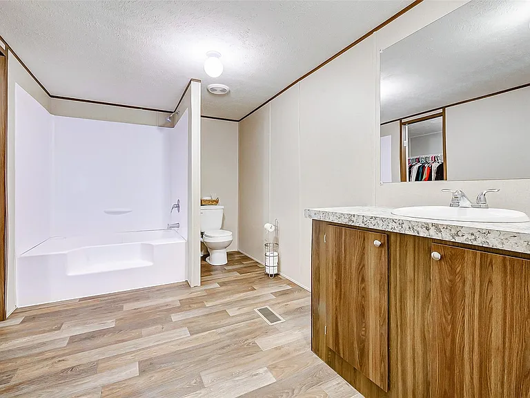 21012 Liberty St — Photo 19