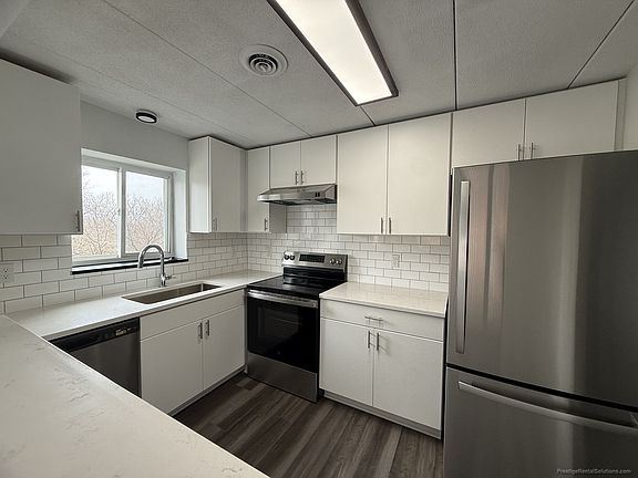 3rd image of 21 Hill Rd #5
