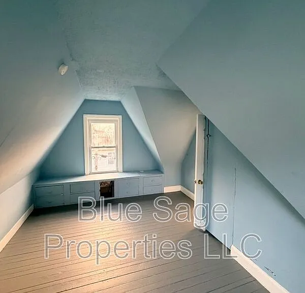 913 8th Ave — Photo 29
