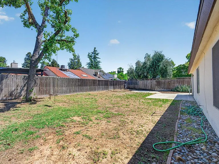 2176 E Decatur Ave — Photo 25