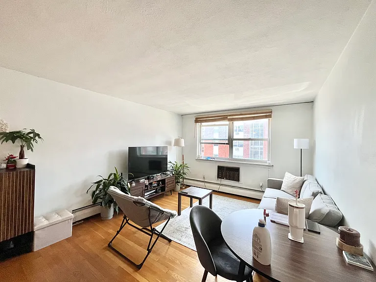 12 Commonwealth Ct #9 — Photo 4