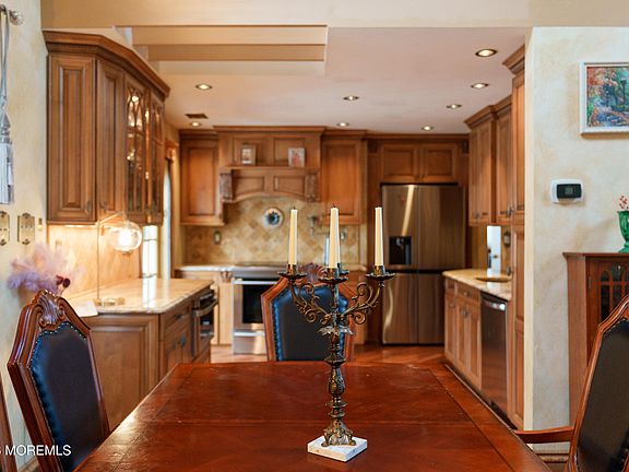 3rd image of 6 Hillcrest Road