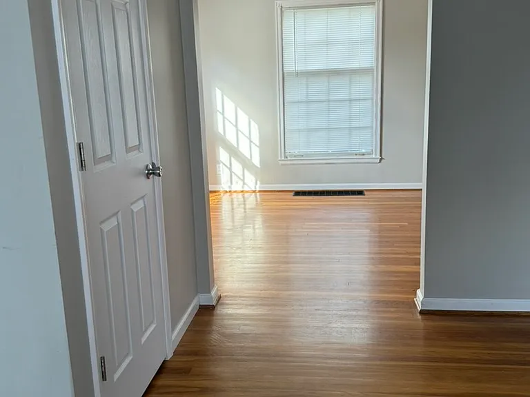 736 Chelsea Ave — Photo 6