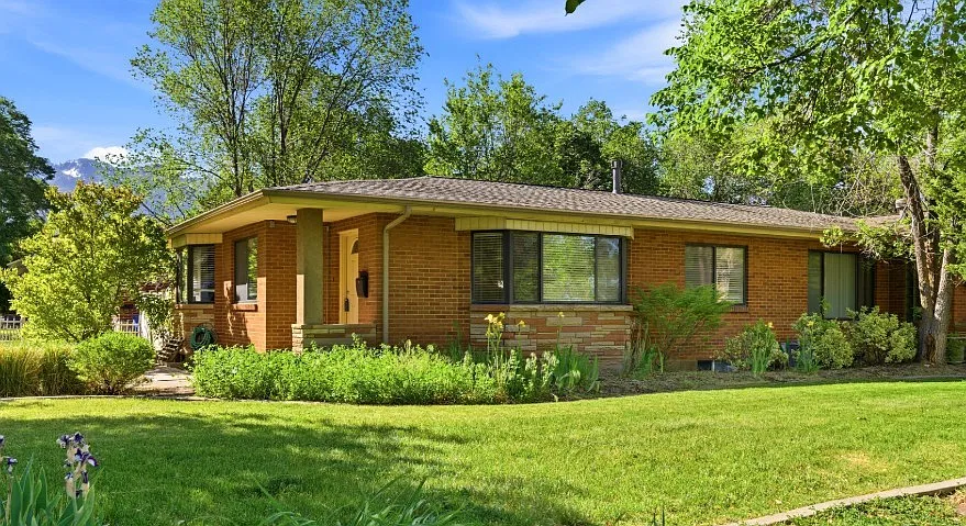 4 bed, 2000 sqft, $3,000 — Photo 2