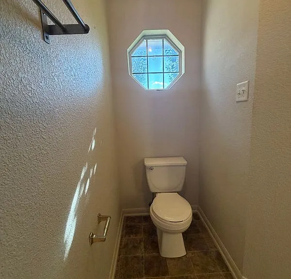 715 Lakeview Dr — Photo 23