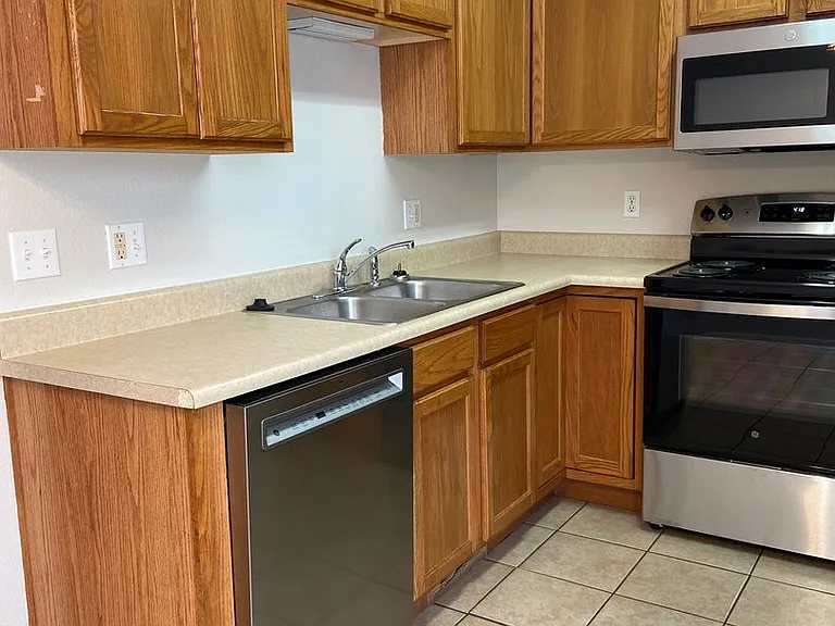 501 Twin Oaks — Photo 13