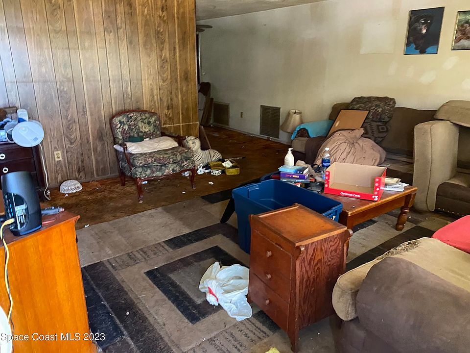 2nd image of 620 Poinsetta Dr