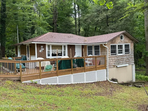 77 High St, Harveys Lake, PA 18618