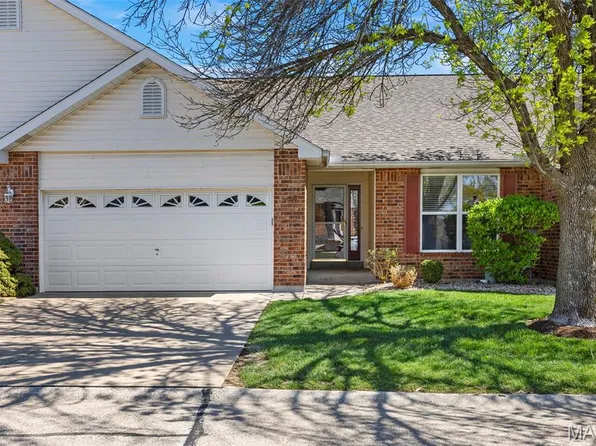 3168 Country Bluff Dr #38B, Saint Charles, MO 63301