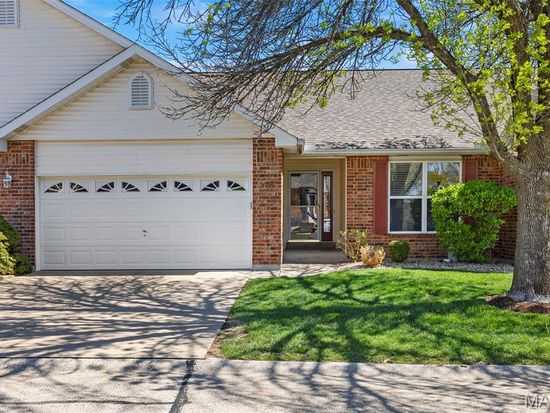 3168 Country Bluff Dr #38B, Saint Charles, MO 63301