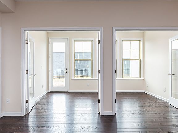 3rd image of 1012 Morristown Cir