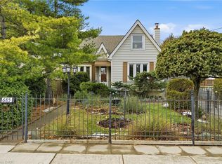 685 Dunn Ave, Hamilton, ON L8H 6M5