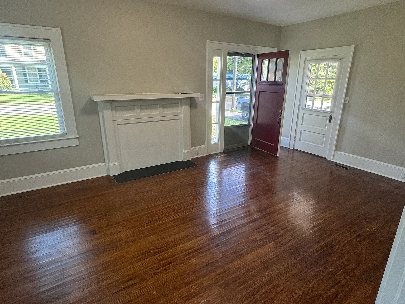 3 bed, 1150 sqft, $1,300 — Photo 3