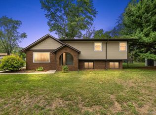 7710 Richardson Rd, West Bloomfield, MI 48323