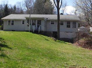 124 E Fallkill Rd, Hyde Park, NY 12538