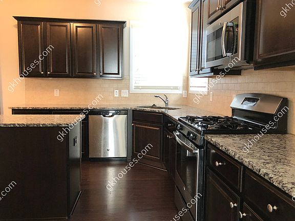 3rd image of 348 Shiloh Manor Dr