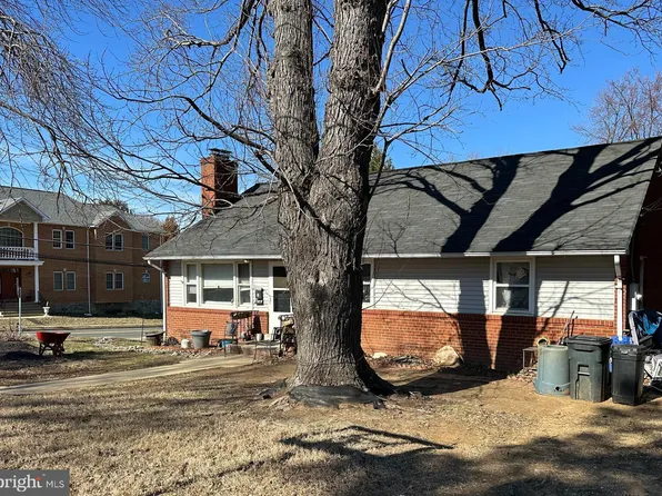 10818 1st St, Fairfax, VA 22030