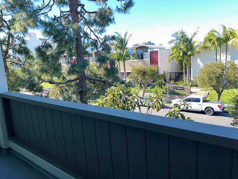 13240 Fiji Way #D — Photo 32