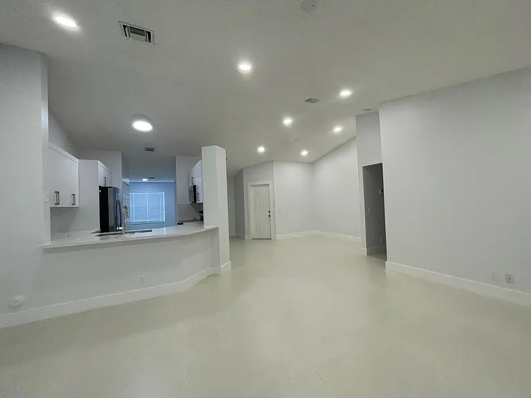 1630 Zenith Way #1630 — Photo 10