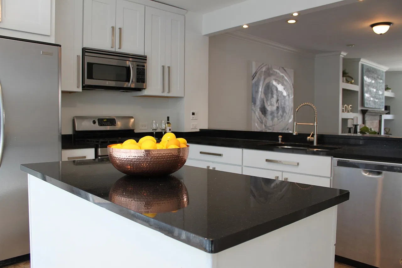 3 bed, 2000 sqft, $4,850 — Photo 3