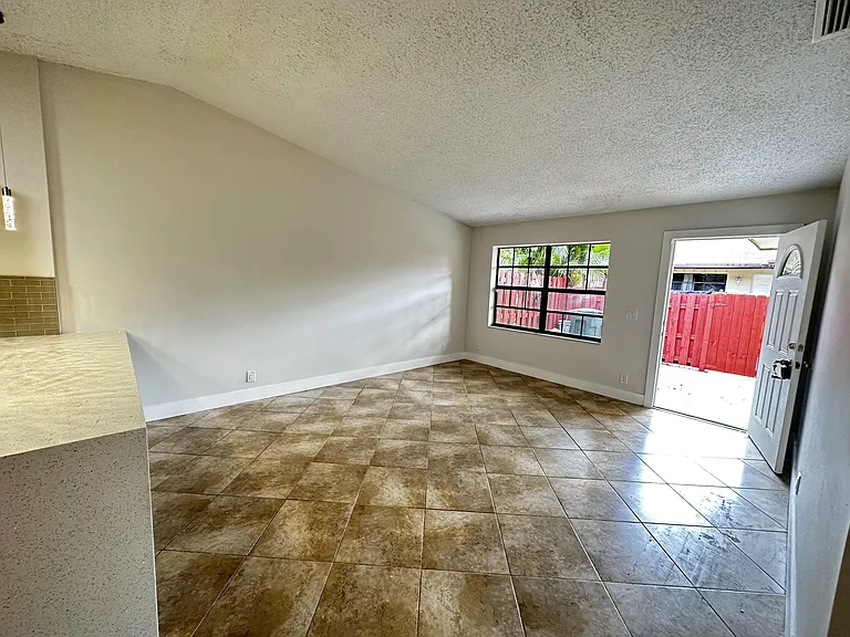 4326 Woodstock Dr #C — Photo 34