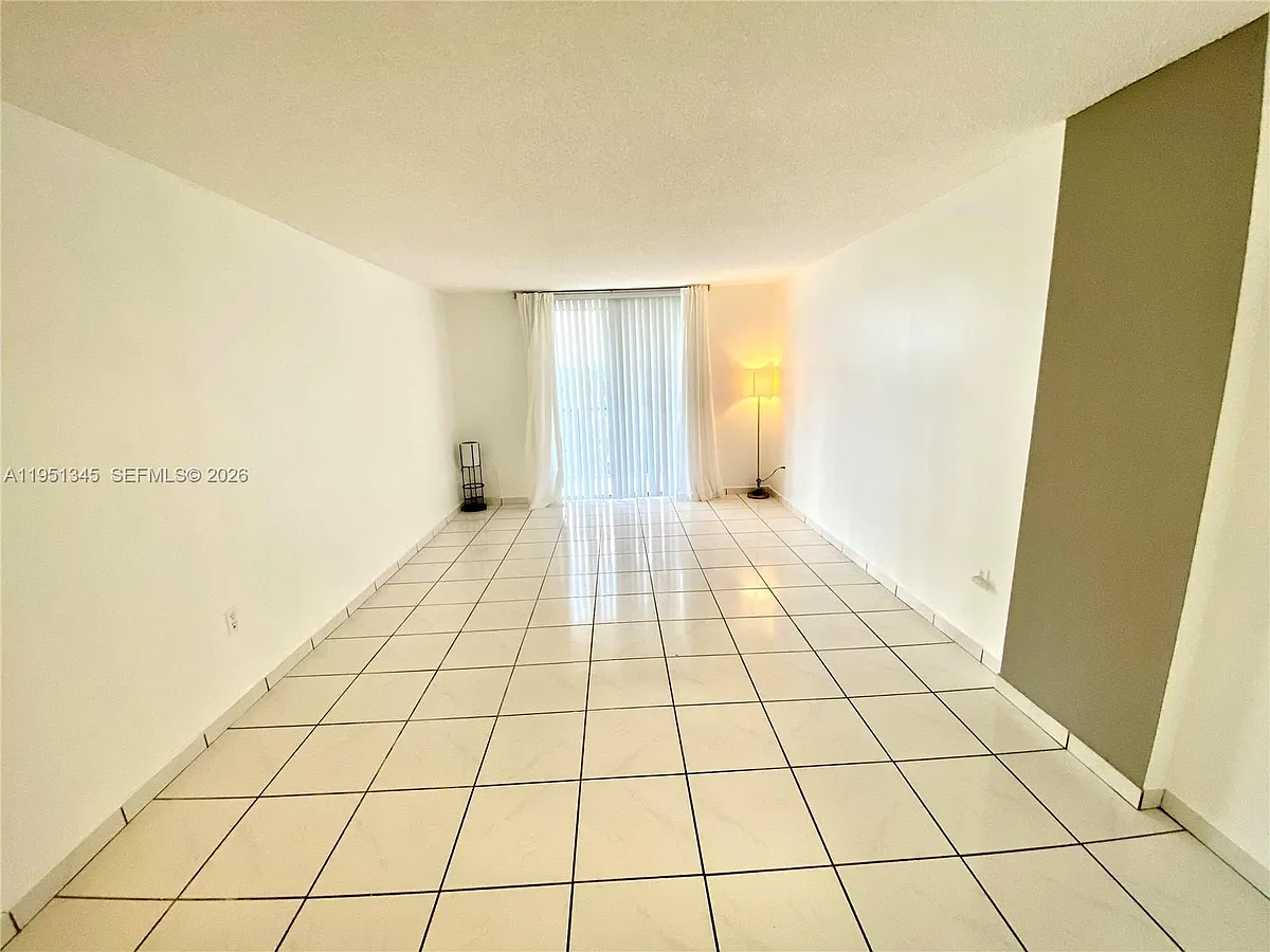 Building Photo - 16950 W Dixie Hwy #A536