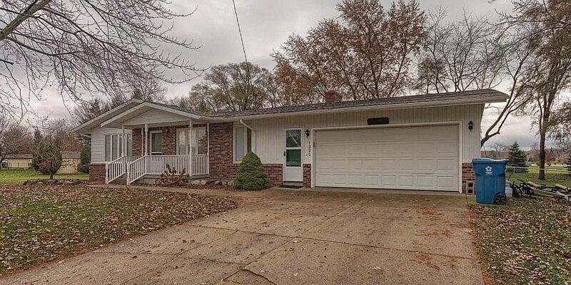 1st image of 1320 Carol Dr