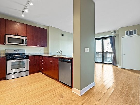 4th image of 451 W Huron St Unit 604