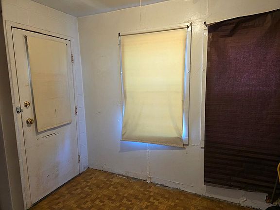 5th image of 2829 Thomas St