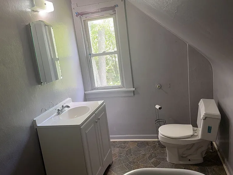 247 E Pearl St — Photo 9