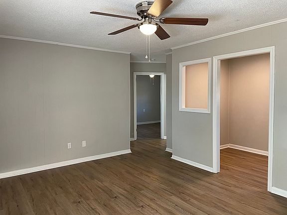 4th image of 586 Mason St