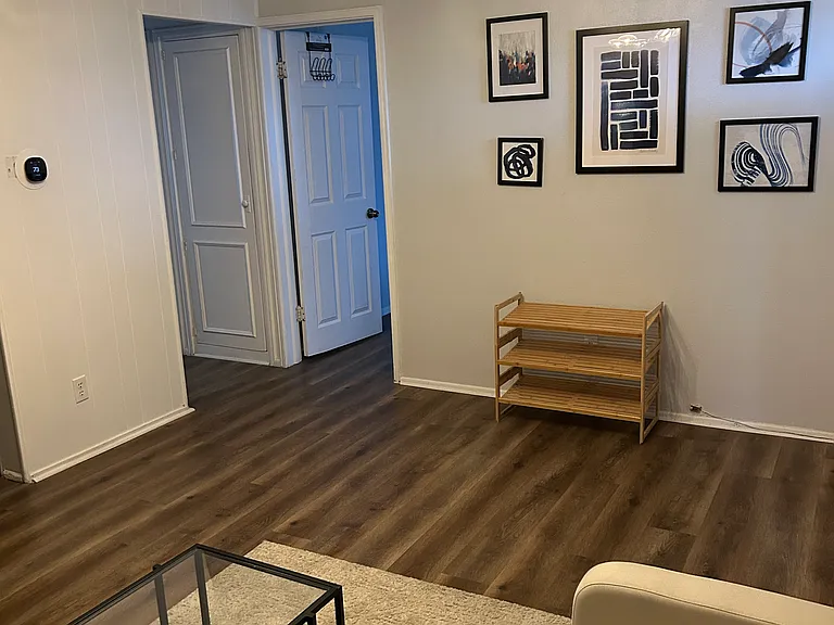 FRONT ENTRANCE PLANK FLOORING THROUGHOUT THE MAIN LIVING AREAS.