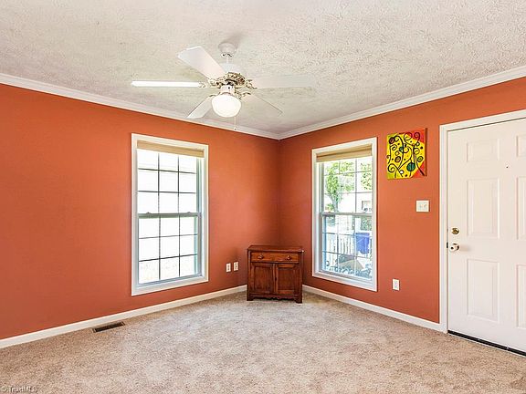 5th image of 2319 Newton St