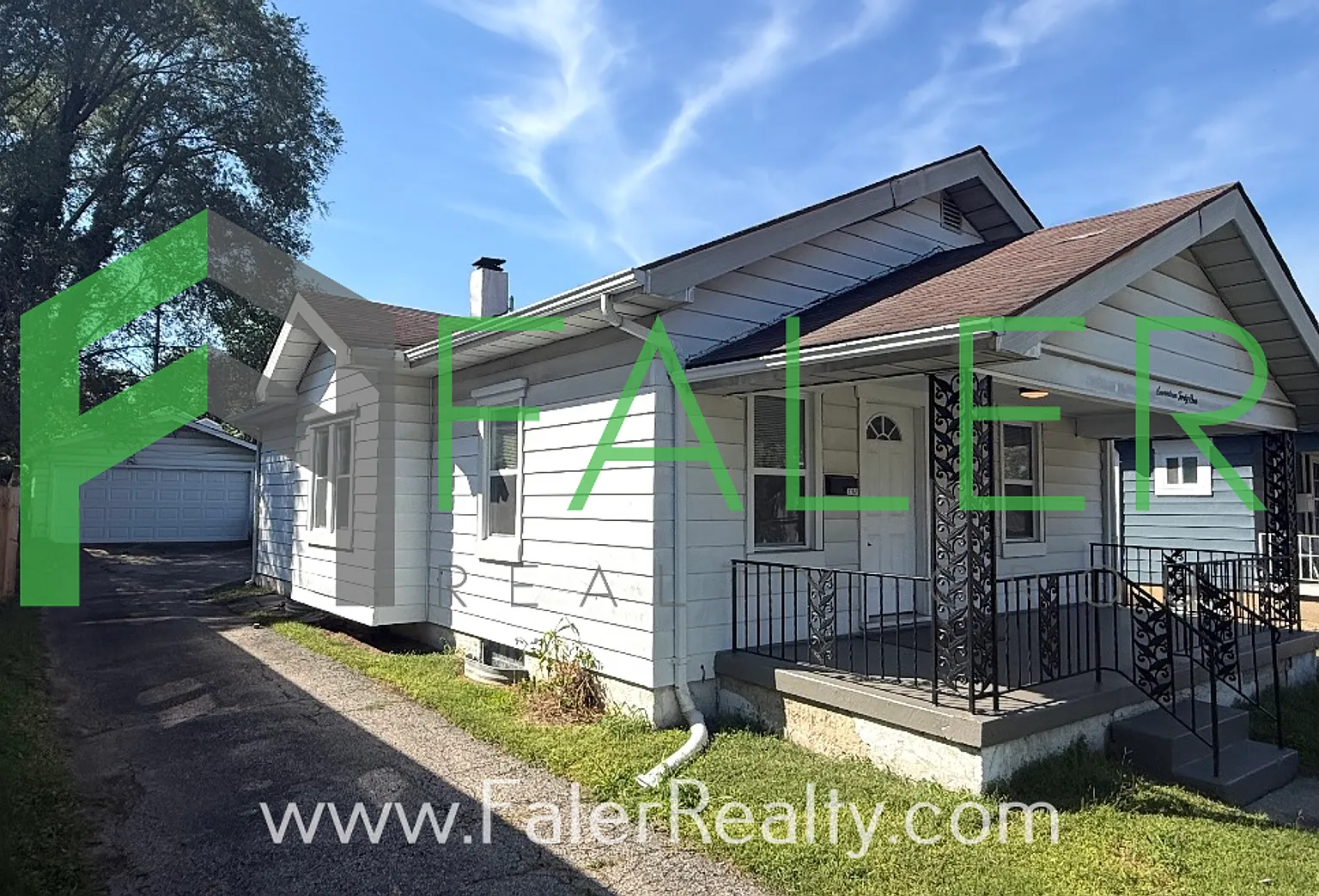 Charming 2-Bedroom Bungalow Available Now! — Photo 2