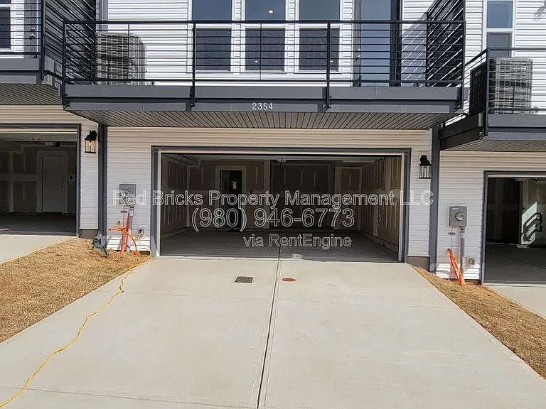 2354 Donnelly Hills Ln — Photo 29