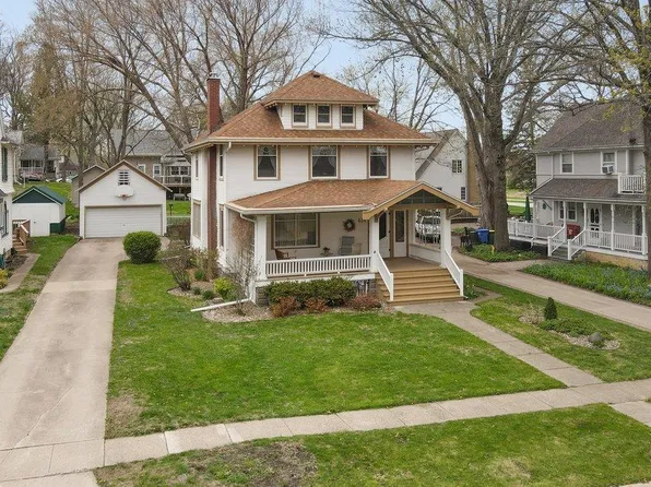 614 1st Ave NW, Waverly, IA 50677