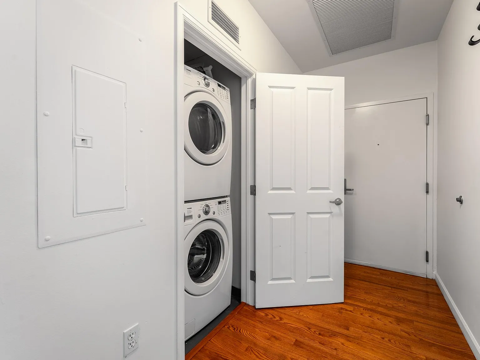 2 bed, 1199 sqft, $2,500 — Photo 4