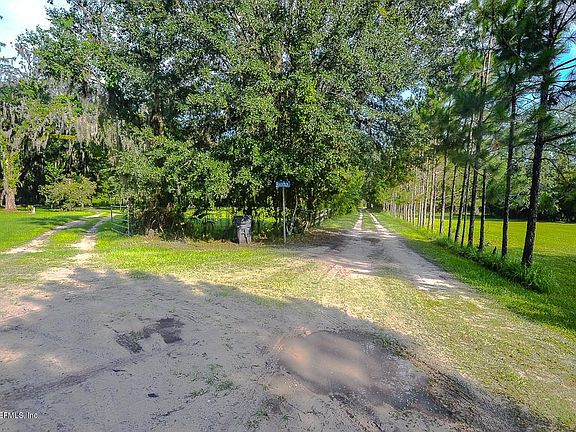 Enterance to Right towards property