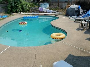 2211 Delta Waters Rd, Medford, OR 97504