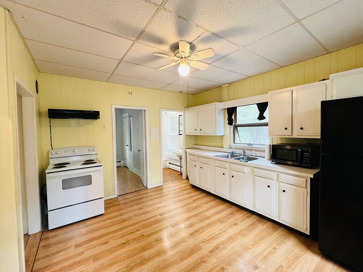 3 bed, $1,700 — Photo 2
